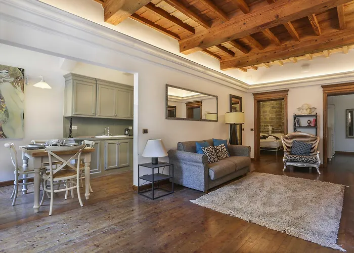 Pontevecchio Stylish Apartment In Florence